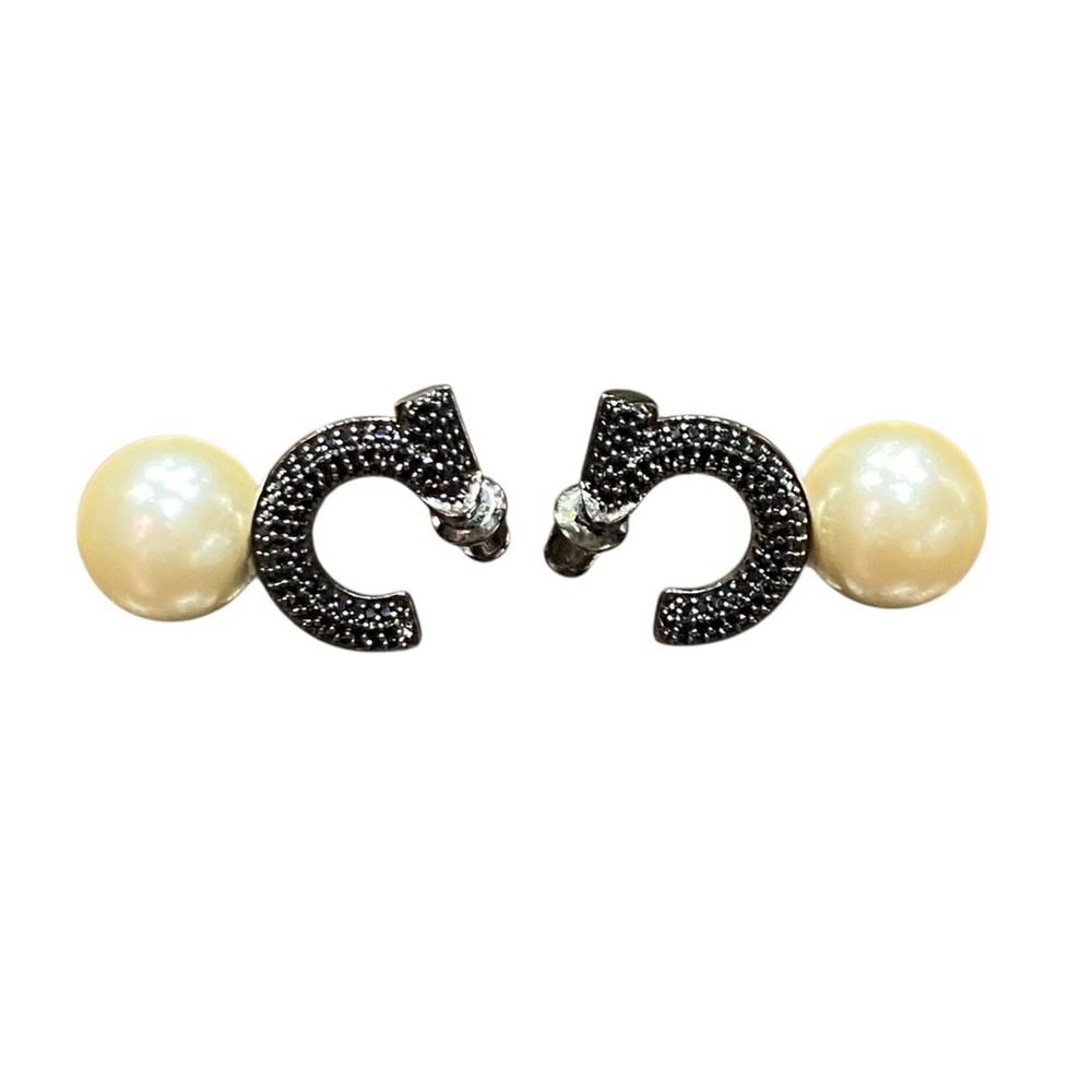 SALVATORE FERRAGAMO White Pearl Earrings